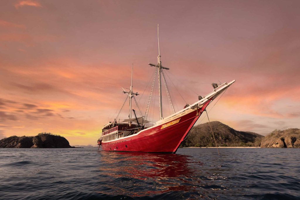 The Seven Seas — 40m phinisi liveaboard for Komodo and eastern Indonesia
