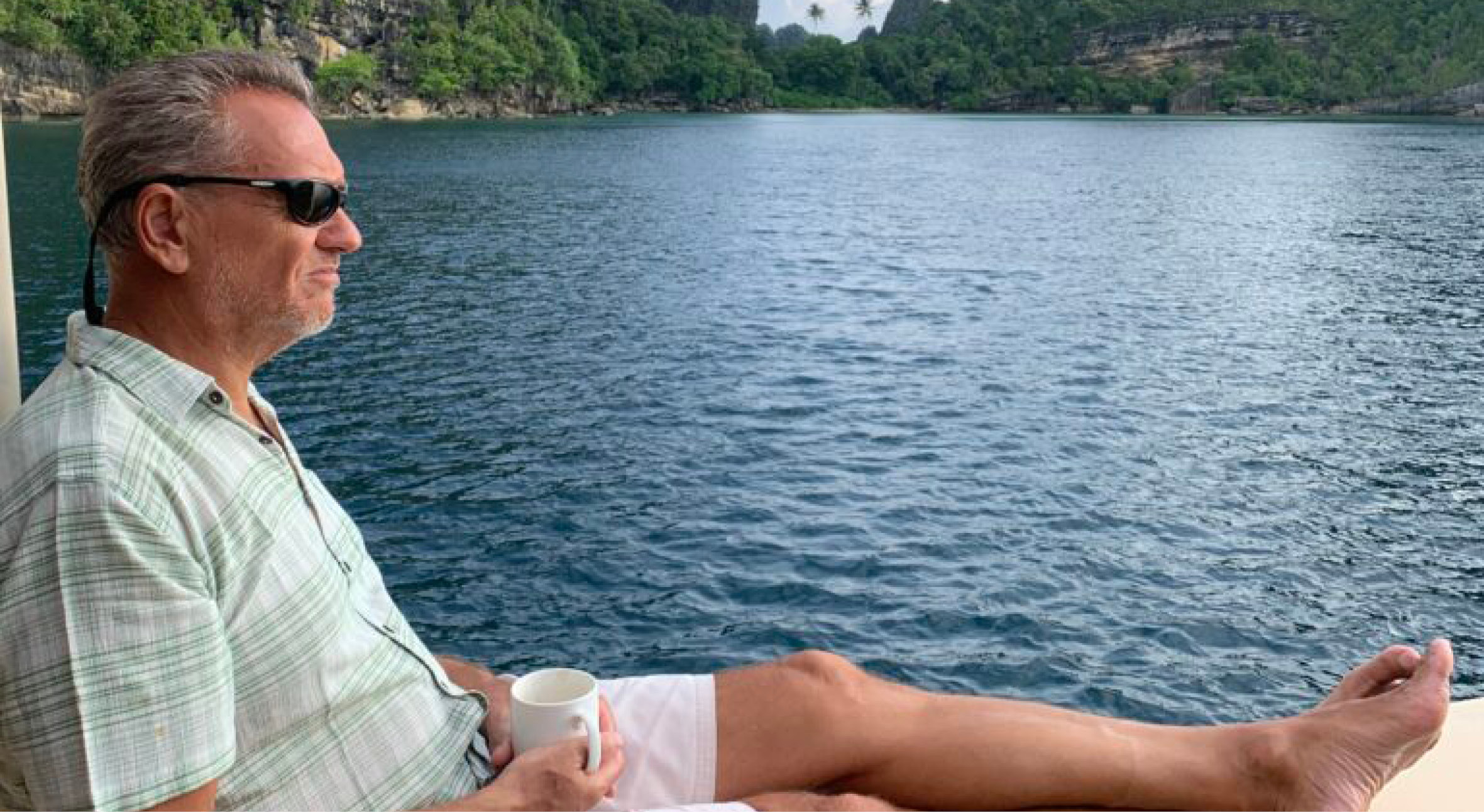 An enormous atoll can be found2