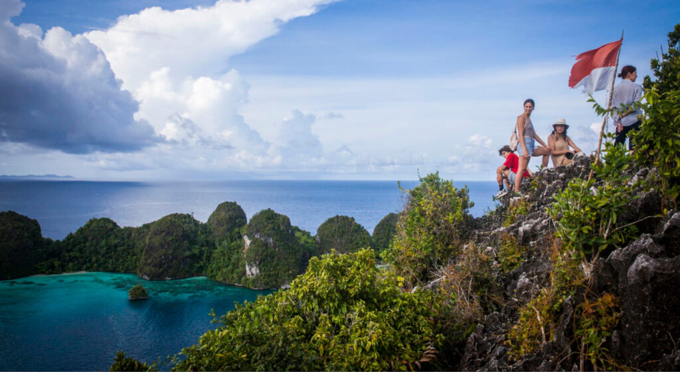 An enormous atoll can be found5