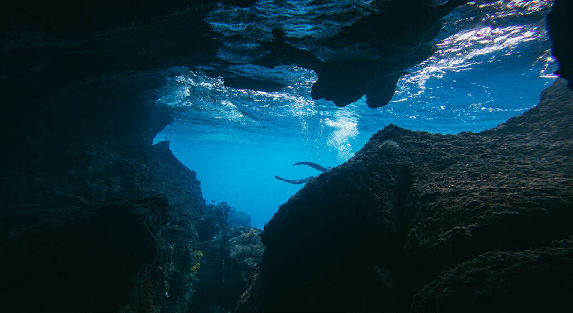 Explore the iconic islands of Wayag4