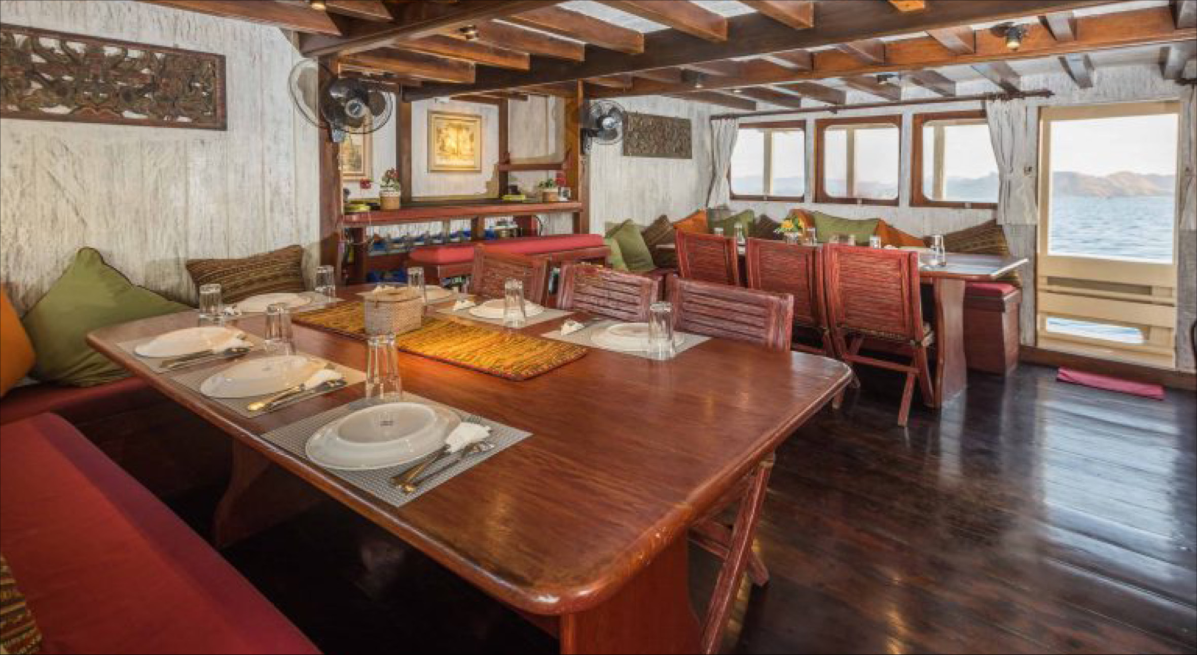 liveaboard diving indonesia