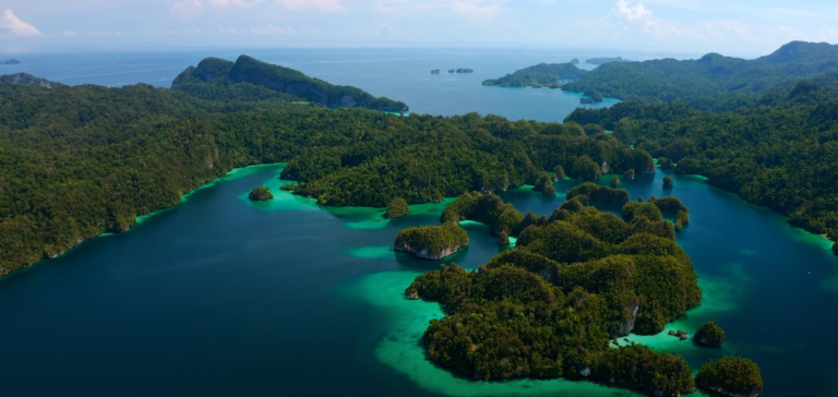 triton bay liveaboard Indonesia