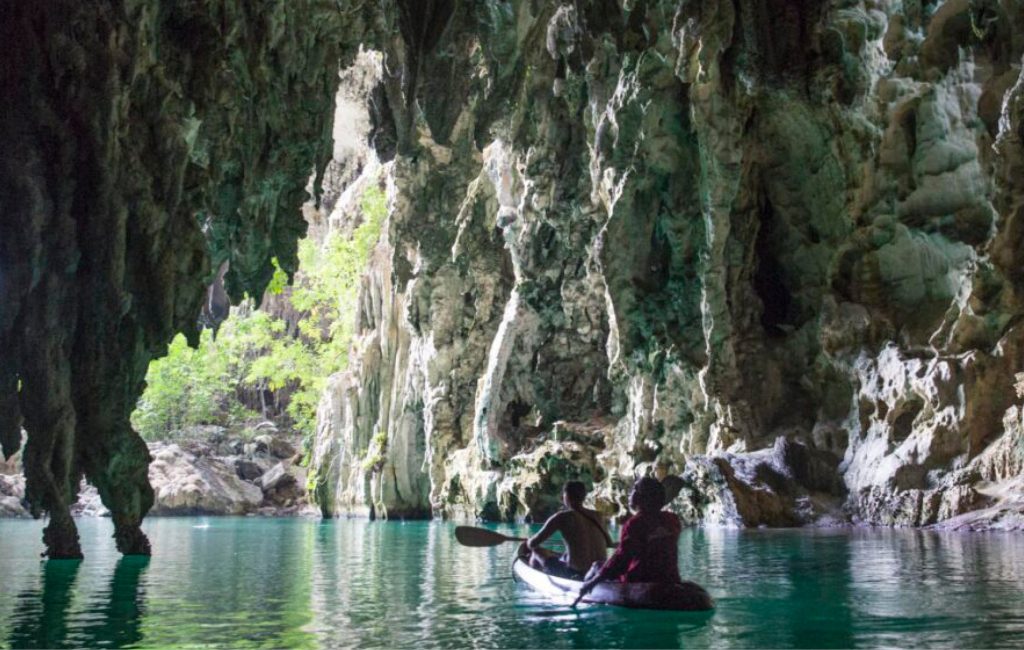 Explore the iconic islands of Wayag5