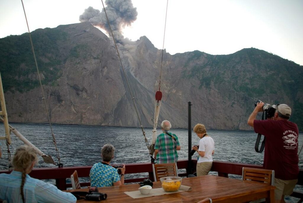Guests-watching-Komba-eruption